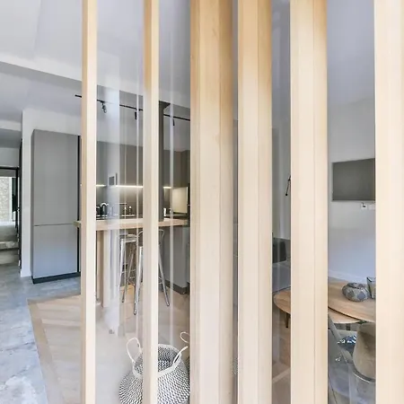 Grand Luxe 11 Apartment